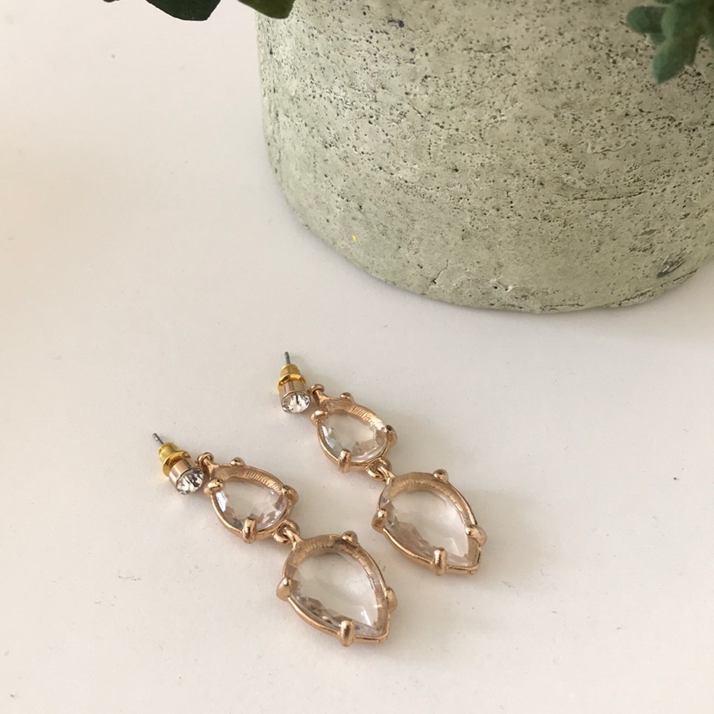 Beautiful brand new crystal tear drop earring ❤️